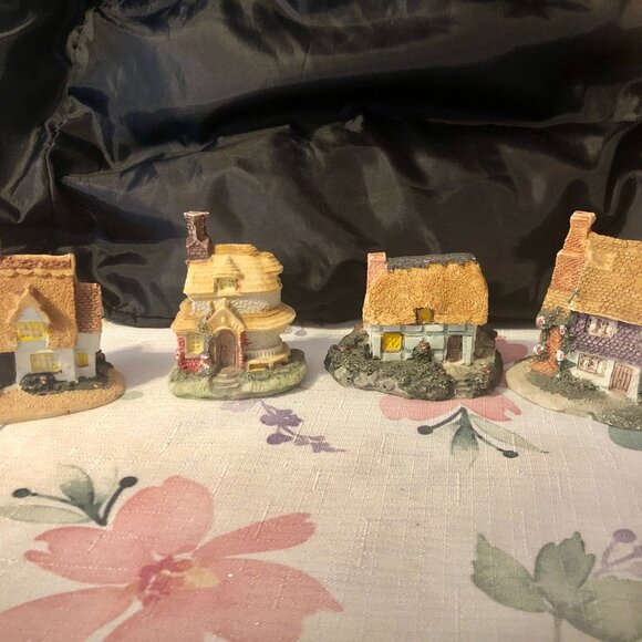 Lot 4 Miniature Thatched Roof Cottage Houses Fairy Garden Village Resin Decor - Picture 2 of 8